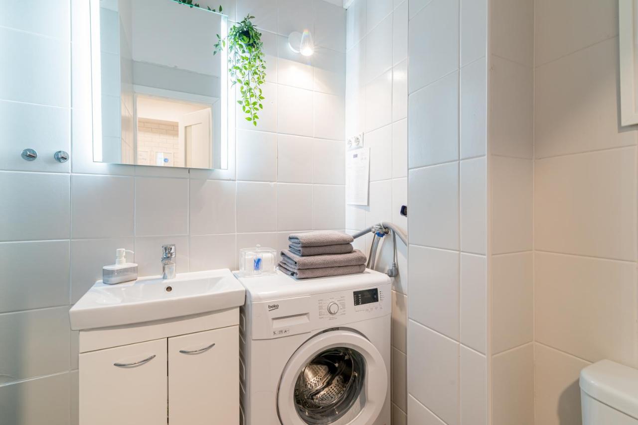 Lux Apartment In White Гданск Екстериор снимка