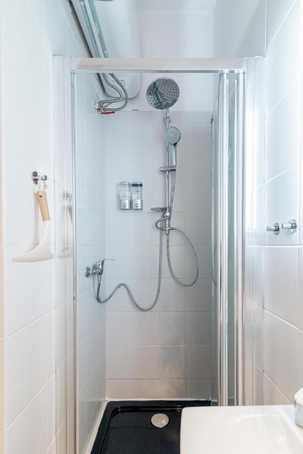 Lux Apartment In White Гданск Екстериор снимка